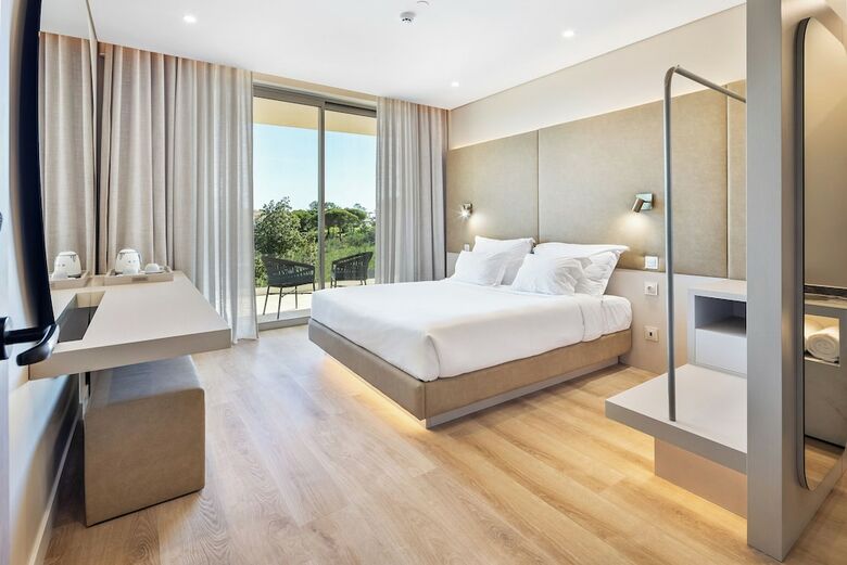 Castelo Suites Hotel
