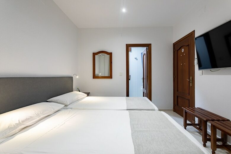 Hotel Hostal La Costa