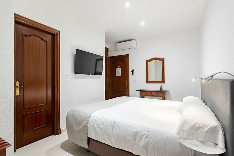 Hotel Hostal La Costa