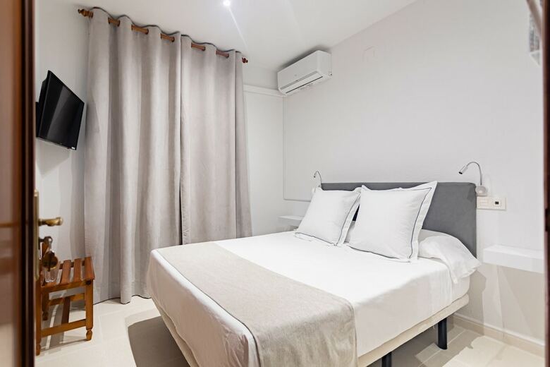 Hotel Hostal La Costa