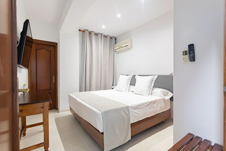 Hotel Hostal La Costa