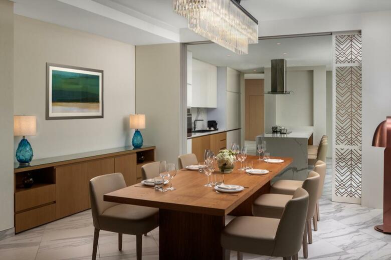 Hilton Dubai Creek Hotel & Residences