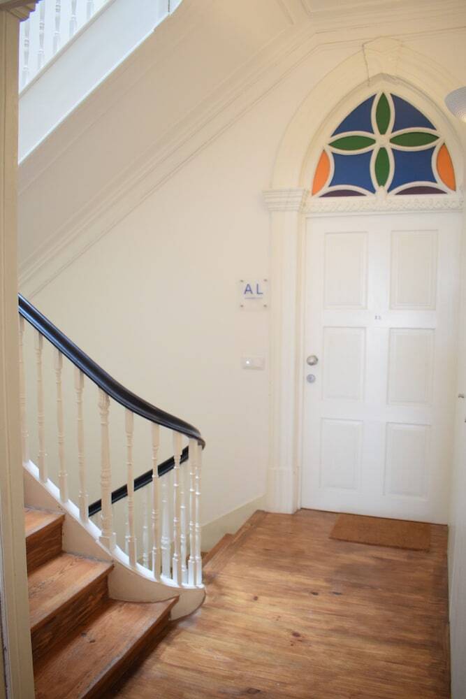 Liiiving - Vintage Balcony Apartment