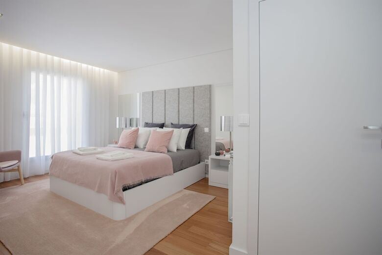 Liiiving - Luxury River View Apartment III