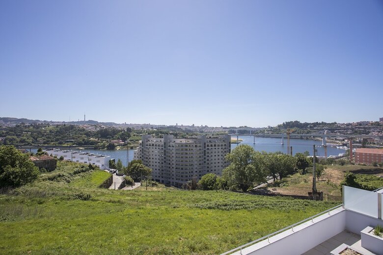 Liiiving - Luxury River View Apartment III