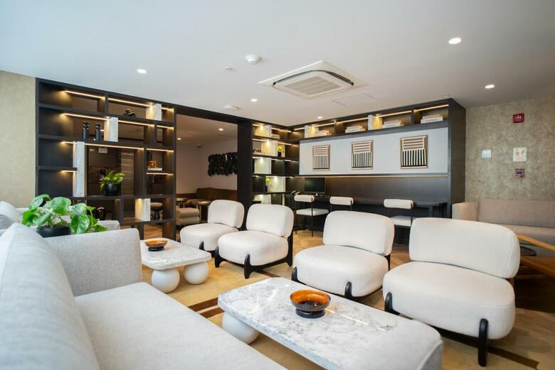 Hotel L�made