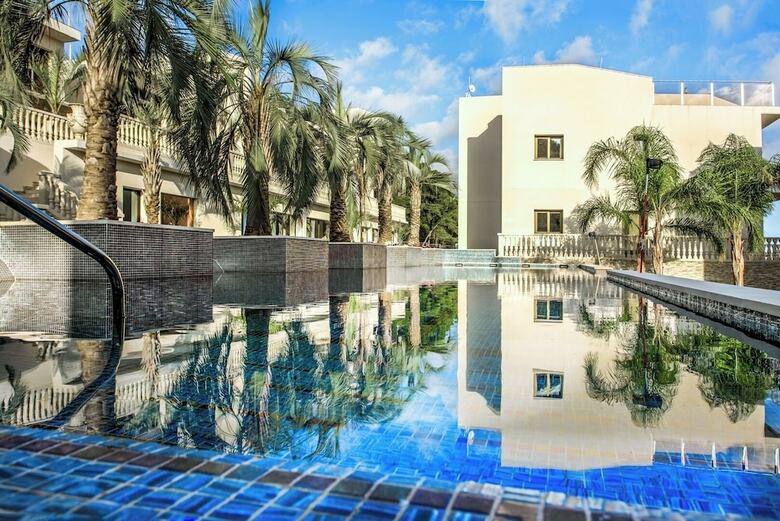 Aparthotel Calma Holiday Villas