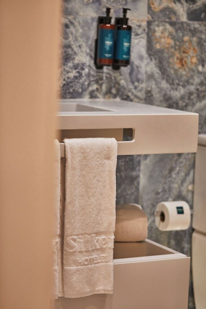 Silken Atlantis Suite ? Holiday Homes