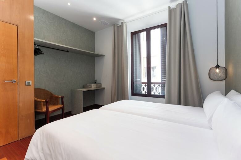 Aparthotel La Casa De La Alameda