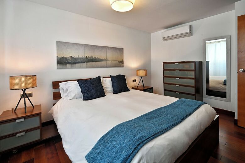 Aparthotel La Casa De La Alameda
