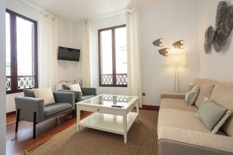 Aparthotel La Casa De La Alameda