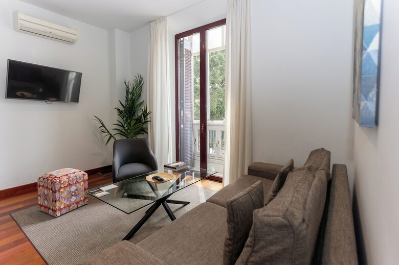 Aparthotel La Casa De La Alameda