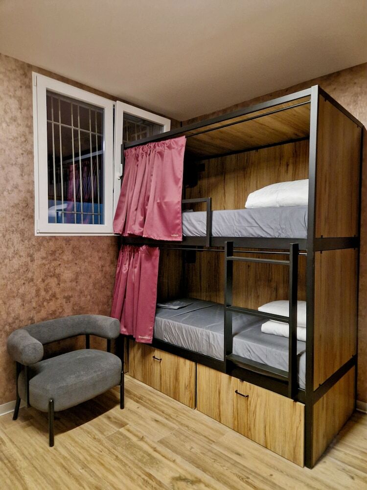 Hostal Velvet Hostel Business