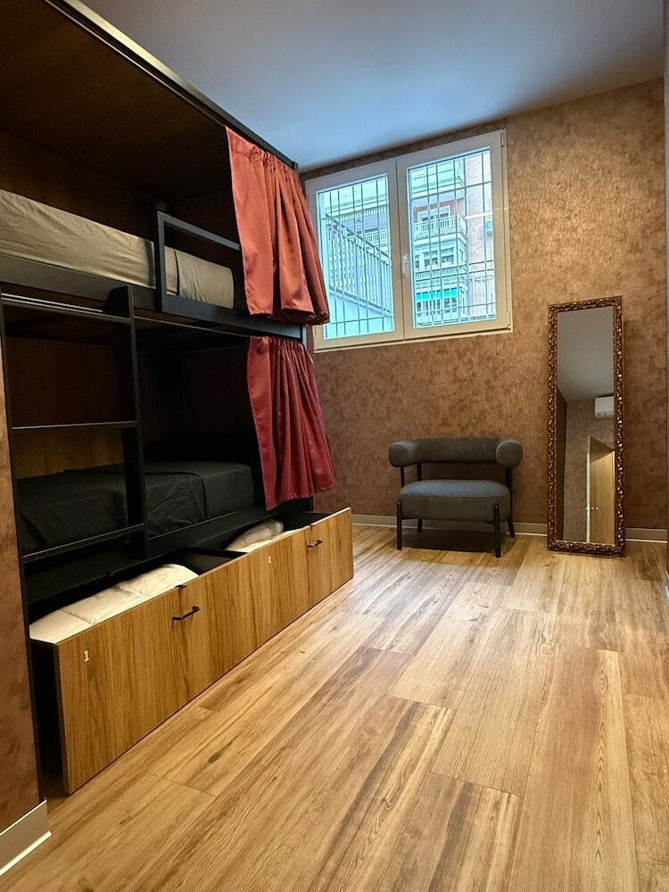 Hostal Velvet Hostel Business