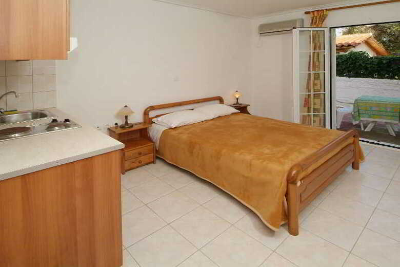 Hostal Dimitris Studios