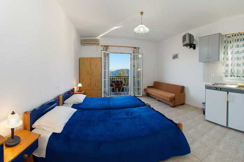 Hostal Dimitris Studios