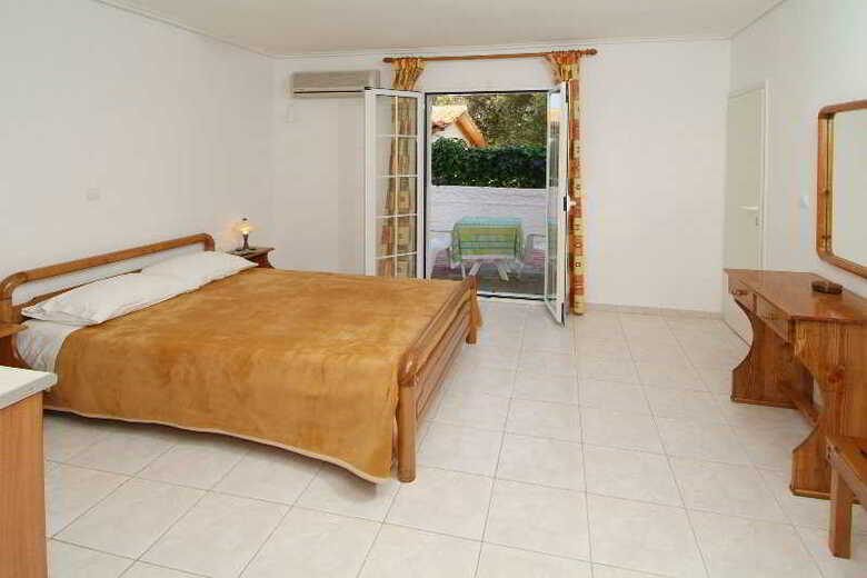 Hostal Dimitris Studios