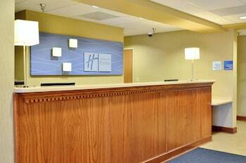 Holiday Inn Express Hotel & Suites Center Township