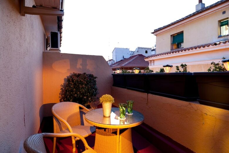 Hotel THC Tirso Molina Hostel