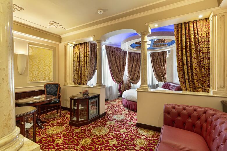 Dream Hotel