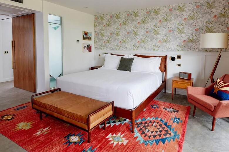 Rise Uptown Hotel