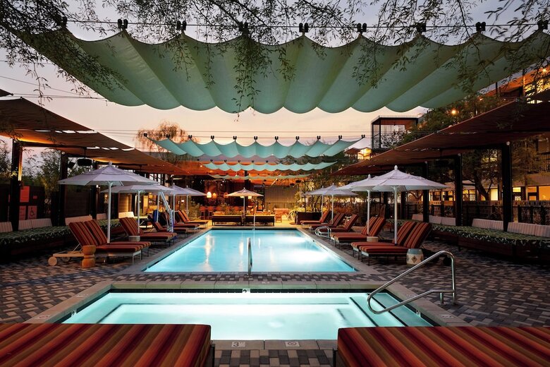 Rise Uptown Hotel