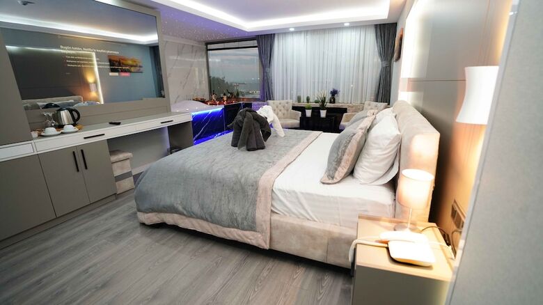 Aura Marina Hotel