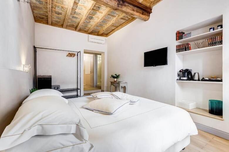Rome Frattina 27