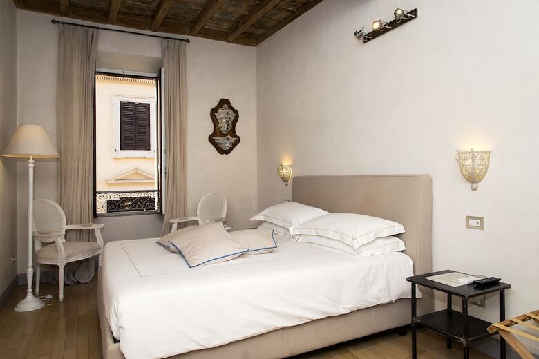 Rome Frattina 27