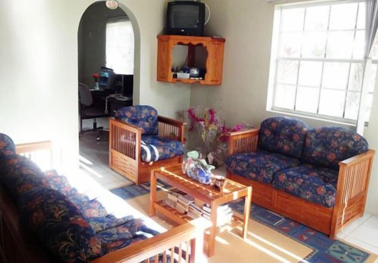 Island Inn Apartments
