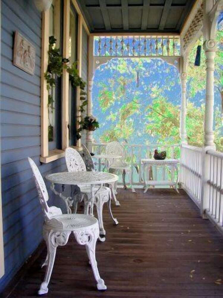 Robins Nest Bed & Breakfast
