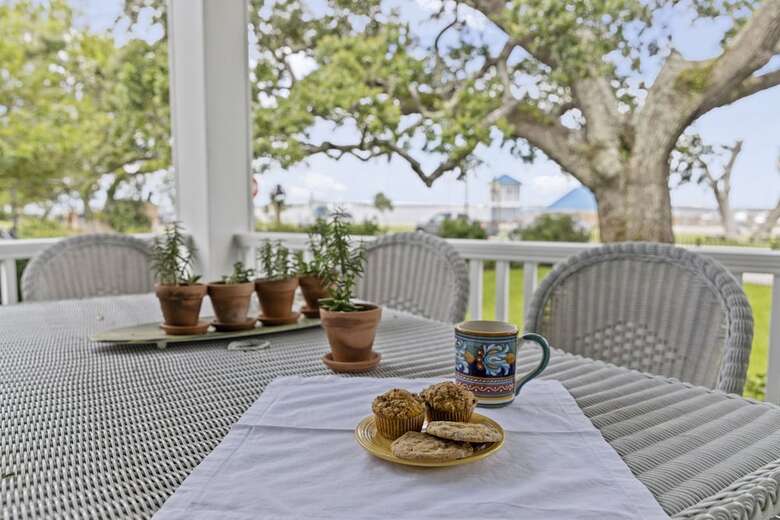 Hotel Bay Town Inn