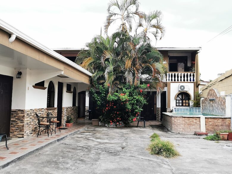 Hotel Cabinas Madeleine