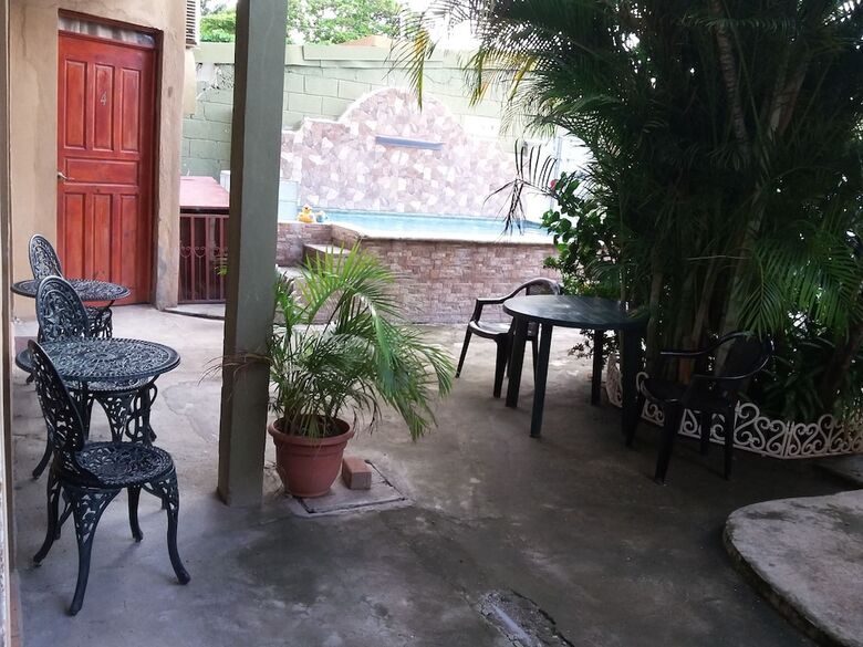 Hotel Cabinas Madeleine