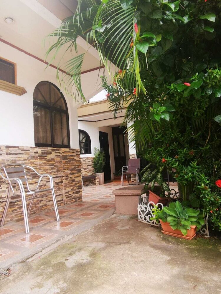 Hotel Cabinas Madeleine