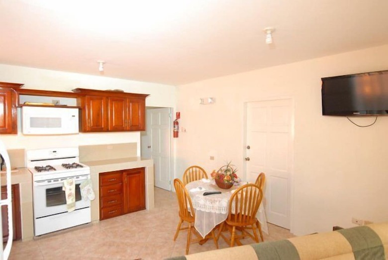 J&g's Tropical Apartments