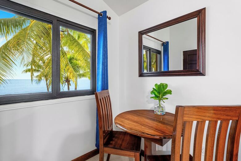 Coconut Row Boutique Hotel