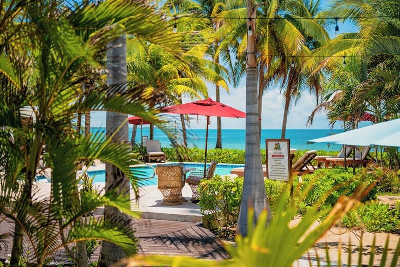 Coconut Row Boutique Hotel