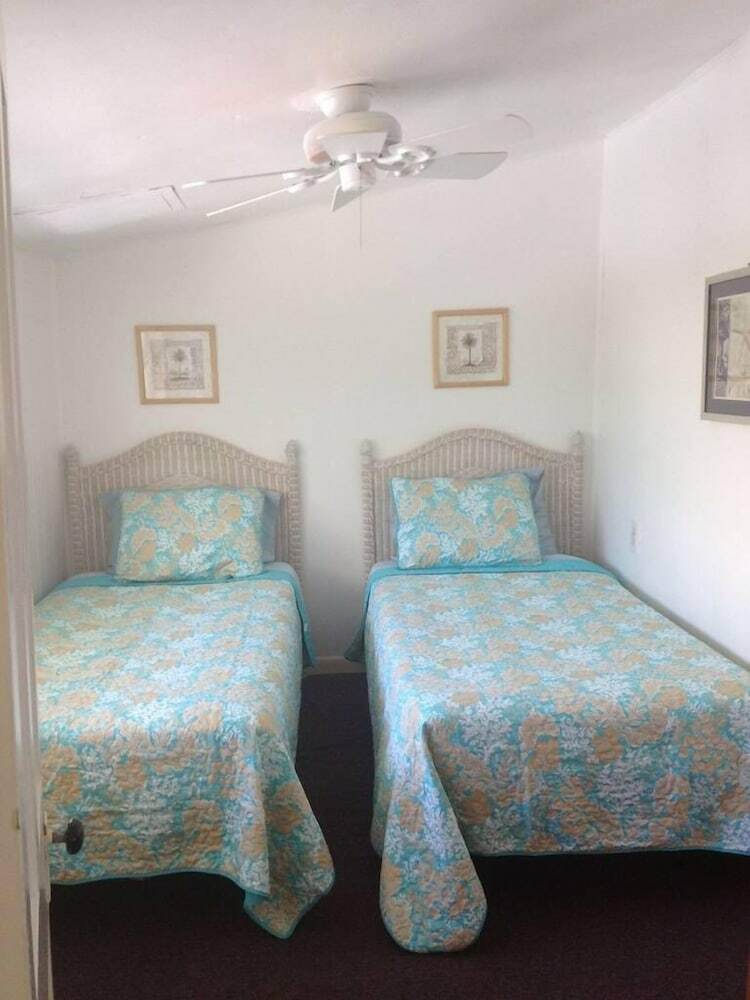 Aparthotel Sun N Fun Beachfront Vacation Rentals