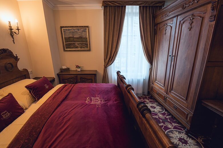 Hotel Svatoj�nsk� Dv?r