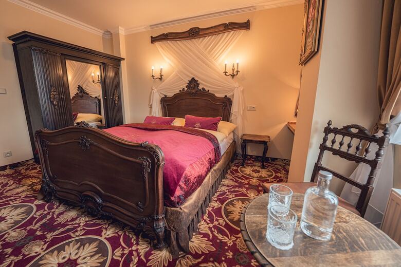 Hotel Svatoj�nsk� Dv?r
