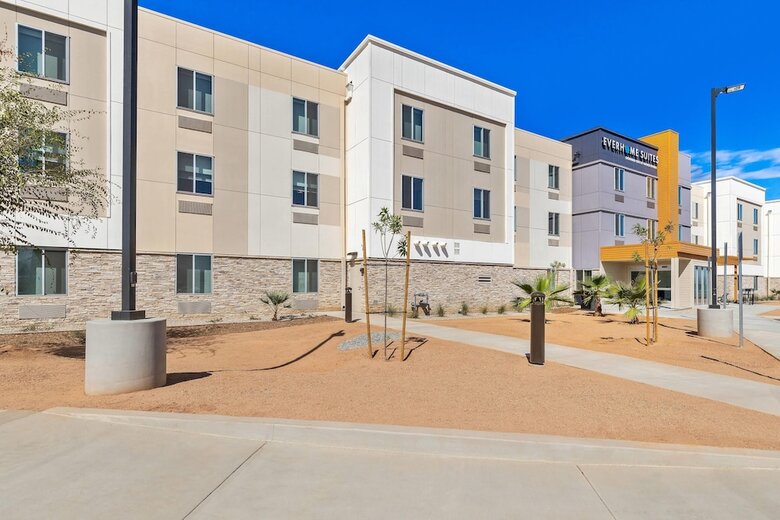 Hotel Everhome Suites Corona