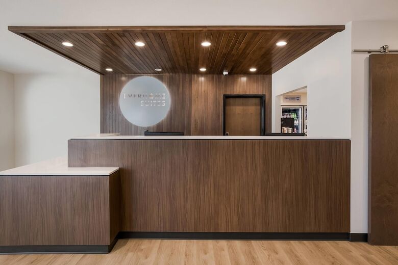 Hotel Everhome Suites Corona