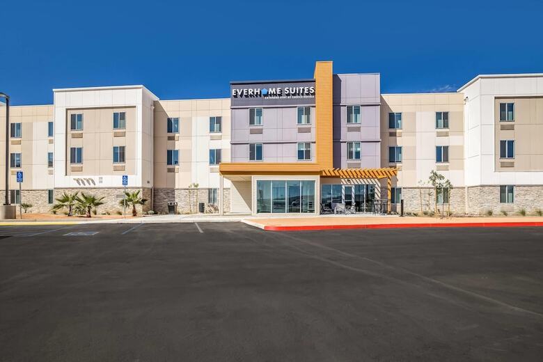 Hotel Everhome Suites Corona