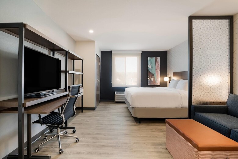 Hotel Everhome Suites Corona