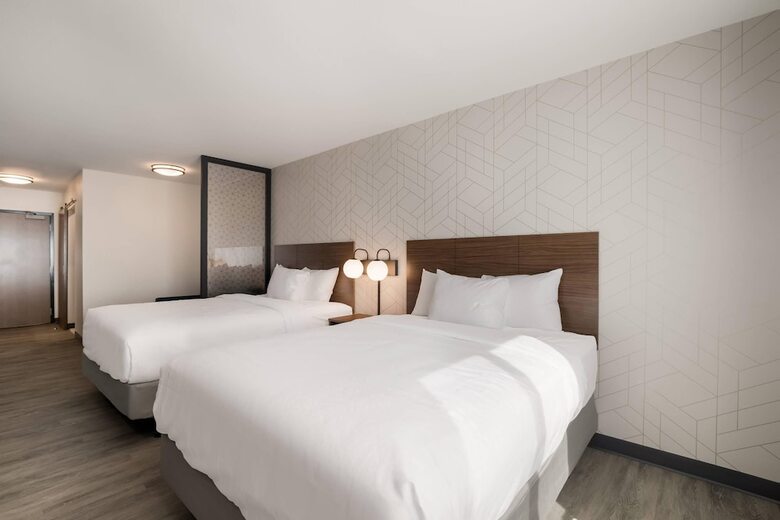 Hotel Everhome Suites Corona