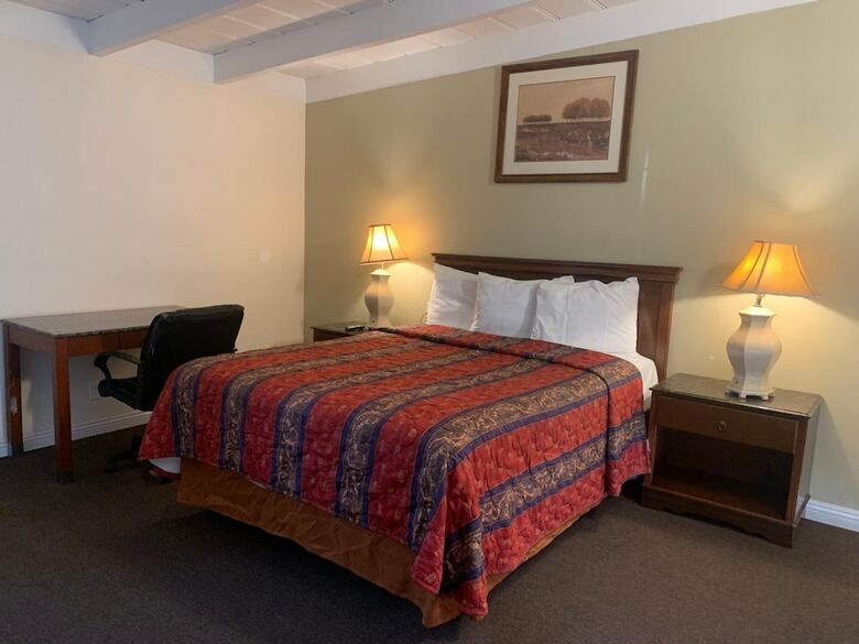 Ventura Beach House Motel