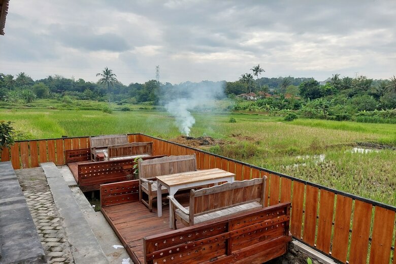 Mbok Niem Cafe And Cottage