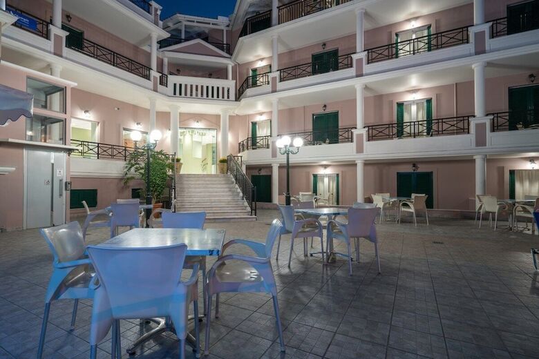 Aparthotel Alamis Hotel & Apartments