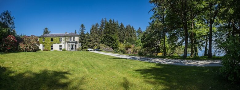 Bed & Breakfast Currarevagh House
